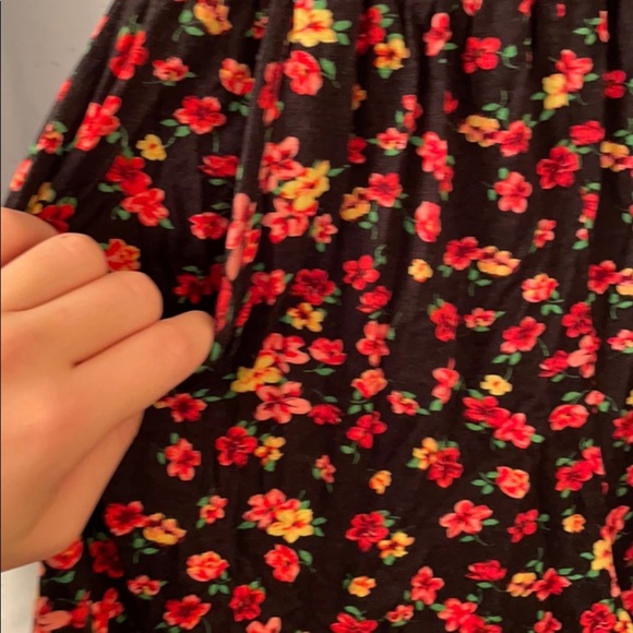 NWOT DESIGN LAB FLORAL OFF THE SHOULDER ROMPER - Picture 5 of 7